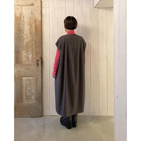 ノースリーブ コクーンドレス
