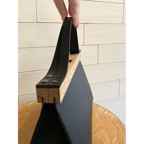 YURUKU  Clap Wood Square Hand Bag