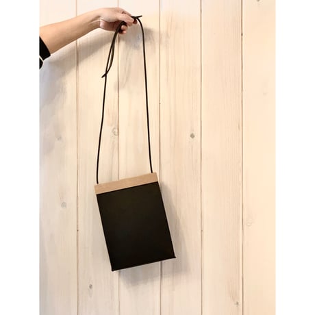 YURUKU  Clap Square Pouch Bag