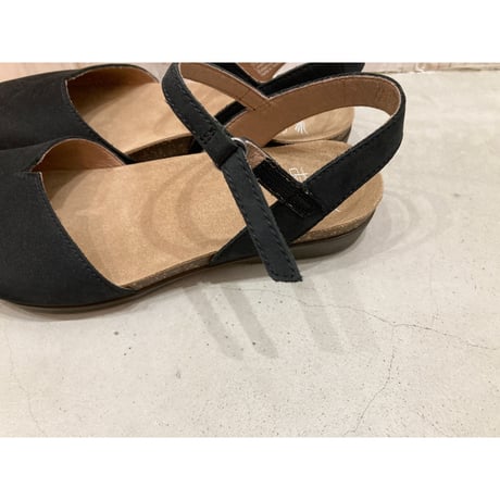 Dansko Rowan　ペタンコサンダル