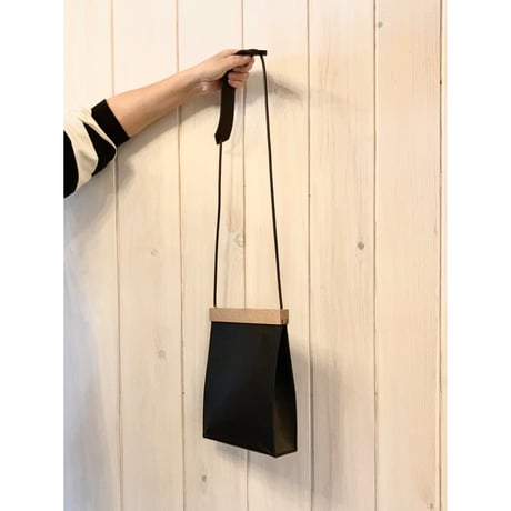 YURUKU  Clap Square Pouch Bag
