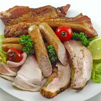 【予約販売】無添加ハム・ソーセージギフトセット「月と森のほまれ」35B／九州産豚肉使用／燻製スペアリブとベーコンステーキのセット