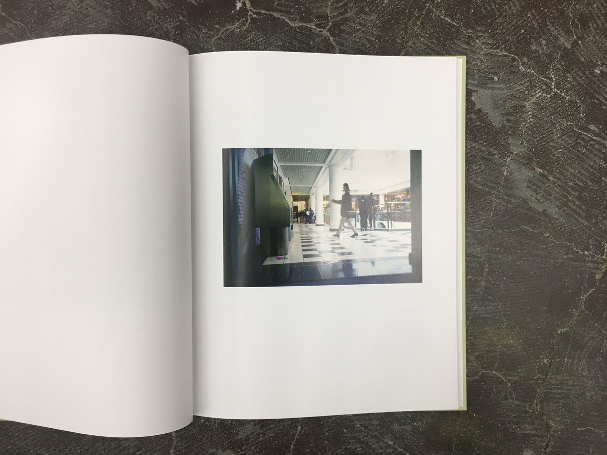 初版Anders Edstrom Spidernets Places A Cre Spidernets Places A Crew・Waiting Some Birds A Bus A Woman