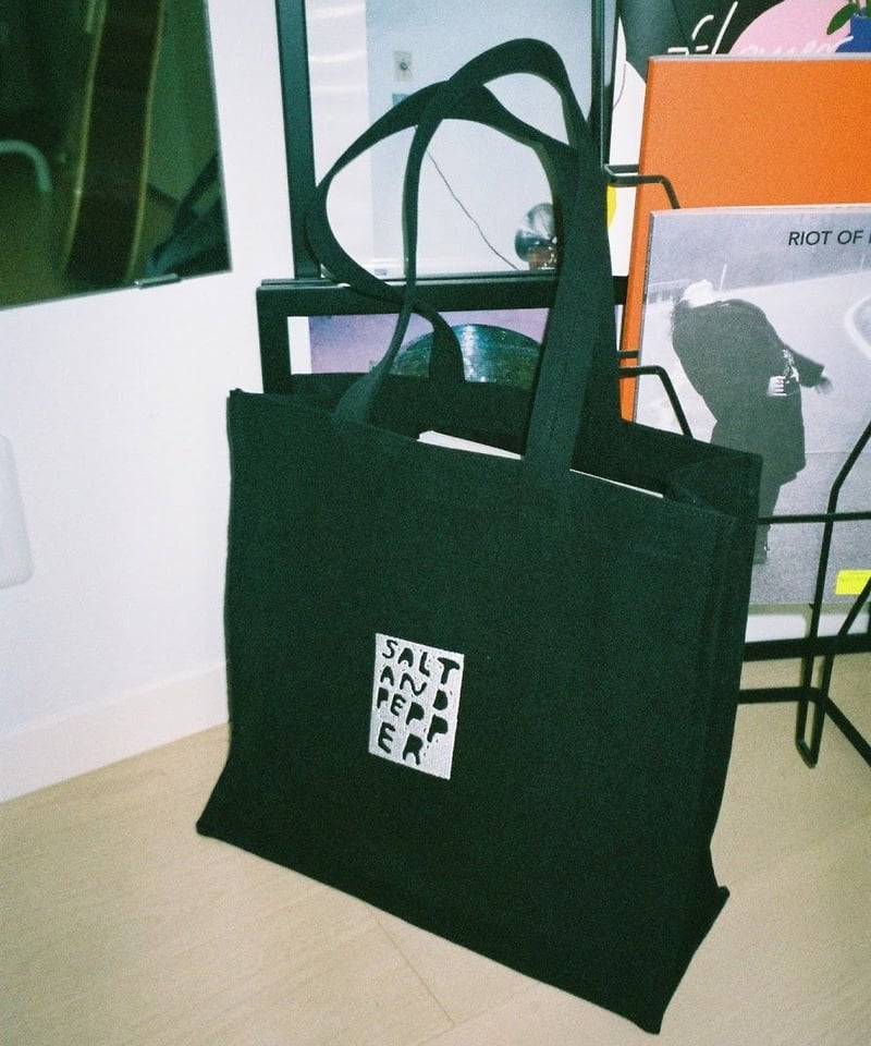 SALT AND PEPPER Magazine Tote | SALT AND PEPPER