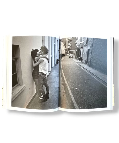 Derek Ridgers "HELLO, I LOVE YOU"