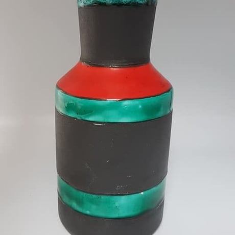 1960's SMF Schramberg Majolika Fabrik社製 モダンな黒い花瓶 レッド×グリーン    DK013