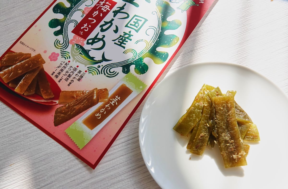 国産茎わかめ 梅かつお味 63g×12入 | 【公式】壮関 素材菓子専門店