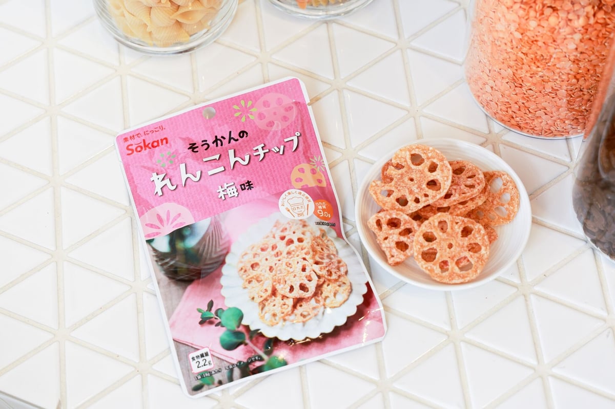 そうかんのれんこんチップ 梅味 18g×24入 | 【公式】壮関 素材菓子専門店