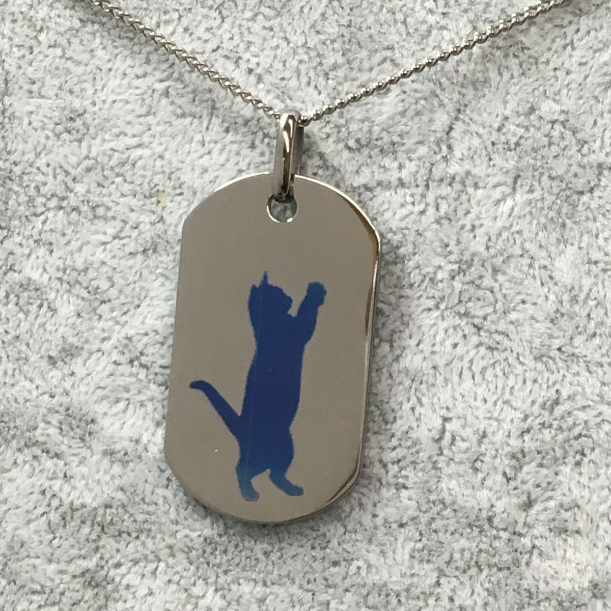 にゃあ　ブルーアイ猫　ネコ　ブルーダイヤ　ブローチ兼ペンダント にゃあ様専用 ブルーアイ猫 ネコ ブルーダイヤ ブローチ兼