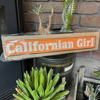 エンボスメタルサイン　CALIFORNIA GIRL