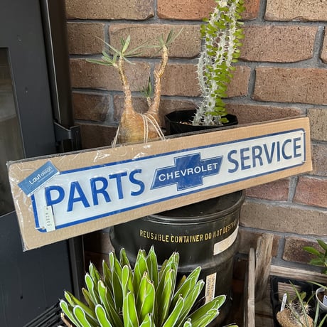 エンボスメタルサイン　CHEVROLET　CAR＆TRACK/PARTS SERVICE