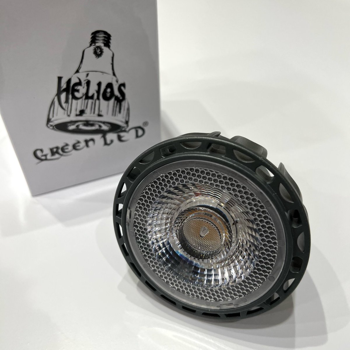 【2個～4個ご購入の方専用】広角レンズ付き　Helios Green LED HG24　植物育成ライト 黒/白/ビンテージ