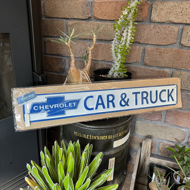 エンボスメタルサイン CHEVROLET CAR＆TRACK/PARTS SERVICE |