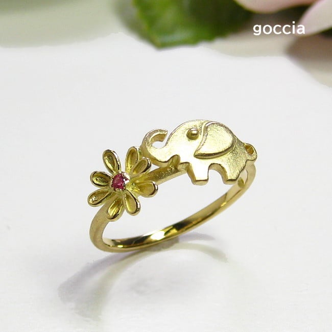 象さんとお花のK18リング（イエローゴールド、ルビー） | 結婚指輪と 
