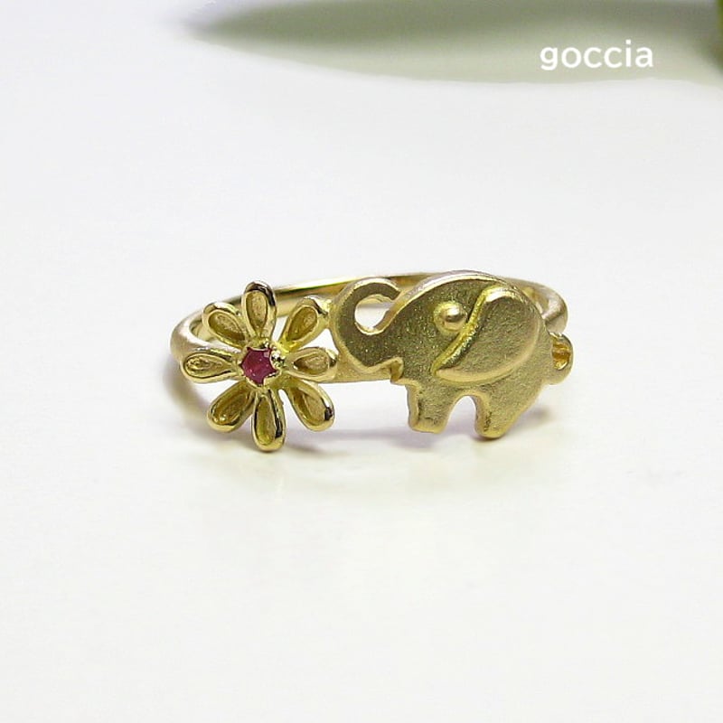 象さんとお花のK18リング（イエローゴールド、ルビー） | 結婚指輪と