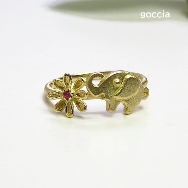 象さんとお花のK18リング（イエローゴールド、ルビー） | 結婚指輪と