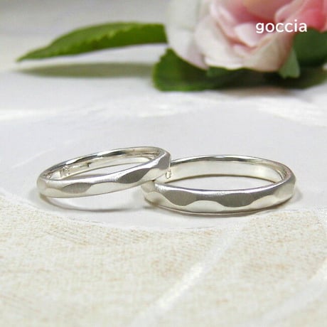 風に舞う結婚指輪（マリッジリング）、マットな艶消し仕上げ（180-R、181-R）
