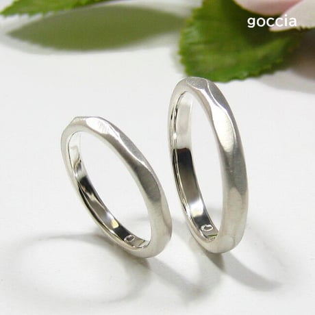 風に舞う結婚指輪（マリッジリング）、マットな艶消し仕上げ（180-R、181-R）