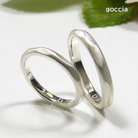 風に舞う結婚指輪（マリッジリング）、マットな艶消し仕上げ（180-R、181-R）