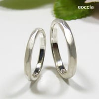 風に舞う結婚指輪（マリッジリング）、マットな艶消し仕上げ（180-R、181-R）