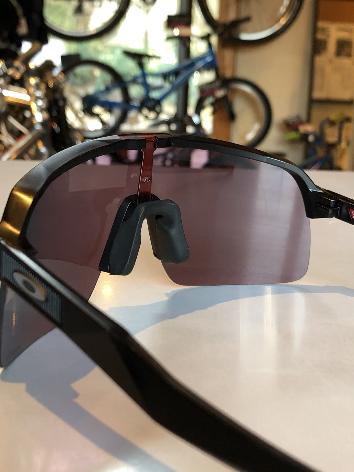 OAKLEY SUTRO LITE MATTE BLACK/PRIZMM ROAD | GRIDE