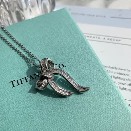 three-dimensional ribbon necklace