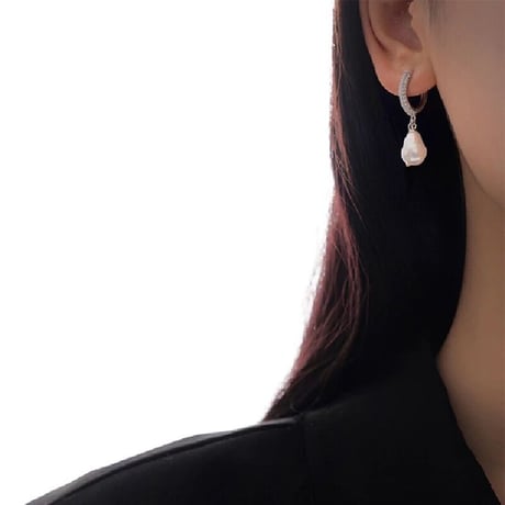drop pearl × black stone asymmetry pierce