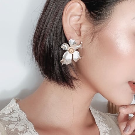 vintage flower  pierce