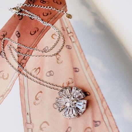 flower  shine necklace