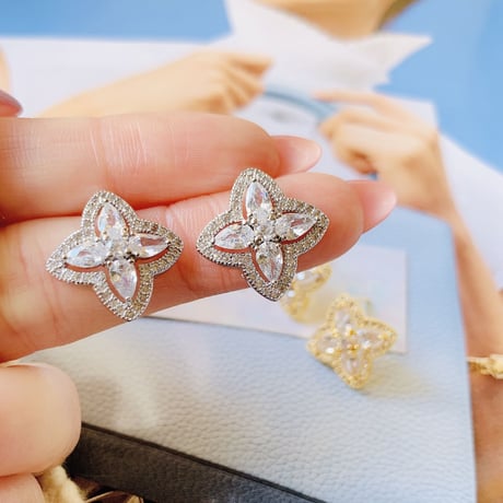 flower stone pierce