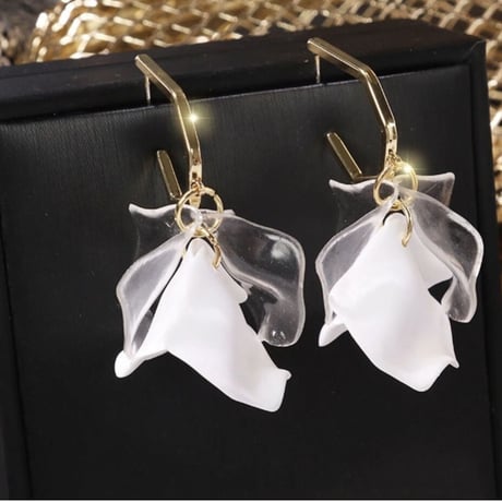 clear × white  petal  pierce