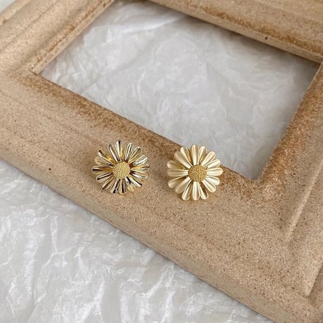 mat gold flowerone point pierce