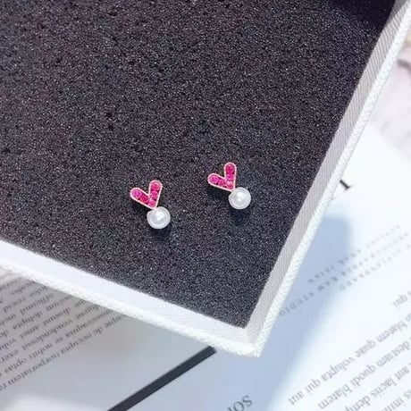 small heart × pearl pierce