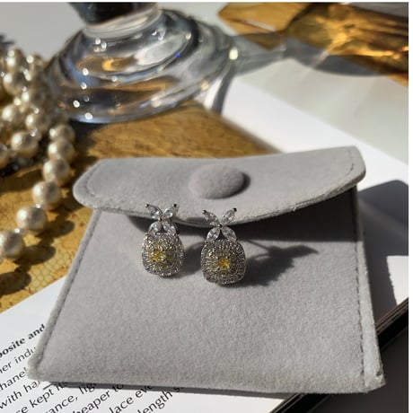 flower × yellow stone pierce