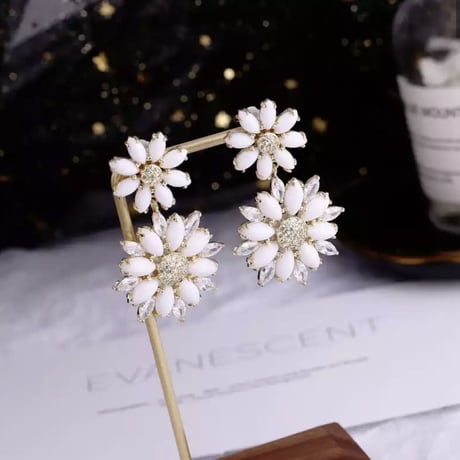 double marguerite pierce