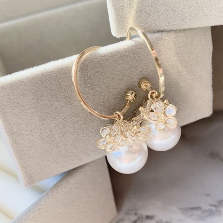 flower × pearl hoop pierce