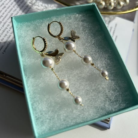 butterfly × pearl long loop pierce