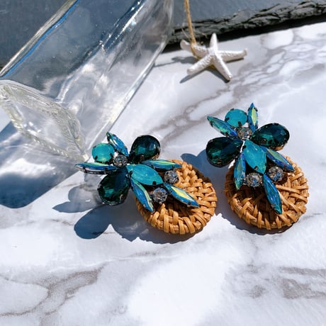 loop bijou lantern pierce