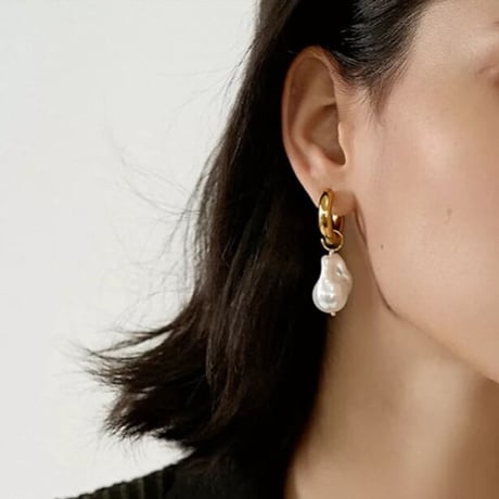 baroque pearl hoop pierce