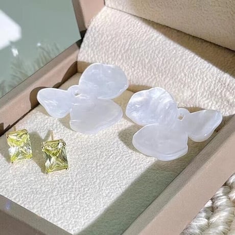 flower color stone pierce