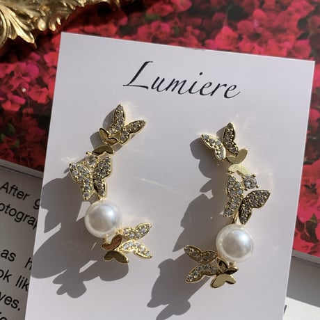 butterfly × pearl curve pierce