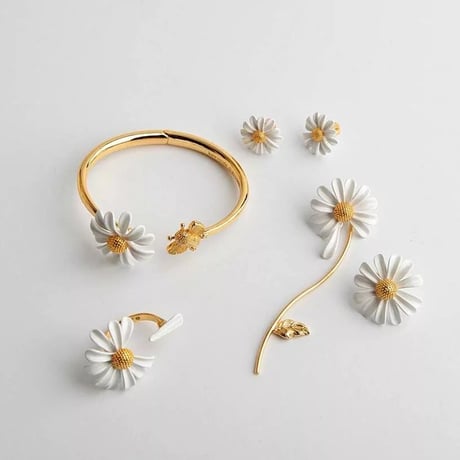 daisy asymmetry pierce