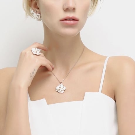 white flower  pink gold pierce/earring