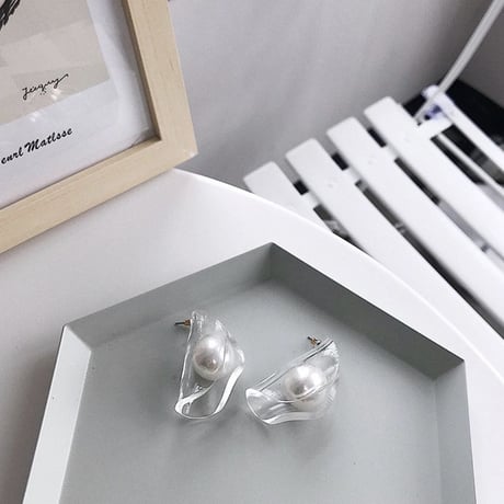 clear pearl pierce