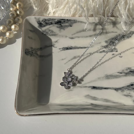 zirconia flower necklace