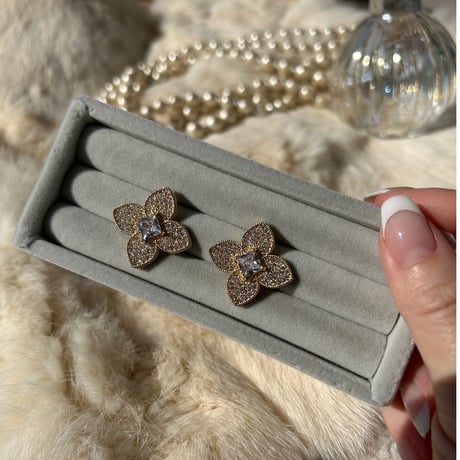 flower stone gold pierce
