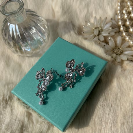 flower × pearl wedding pierce