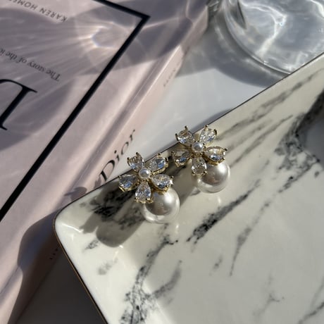 flower stone × pearl pierce