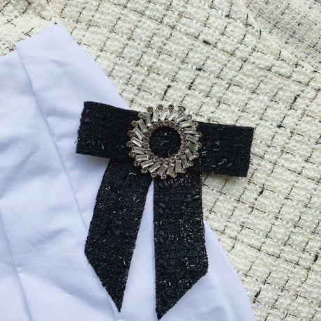 bijou ribbon brooch