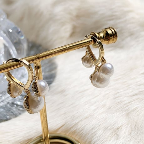 stone ×  pearl bowl loop pierce